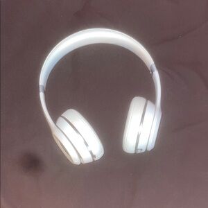 White Bluetooth BEATS Headphones